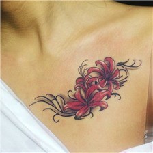 锁骨处时尚的彼岸花纹身图案欣赏